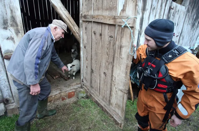 U KOSINJU PROGLA&Scaron;ENO IZVANREDNO STANJE: Sve raspoložive službe vode žestoku bitku s poplavom