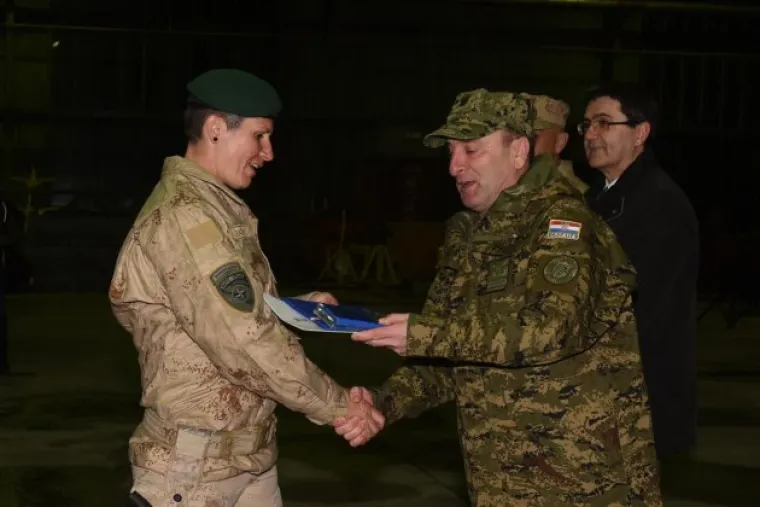 Emotivni doček pripadnika hrvatskog kontingenta u NATO misiji iz Afganistana