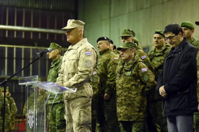 Emotivni doček pripadnika hrvatskog kontingenta u NATO misiji iz Afganistana