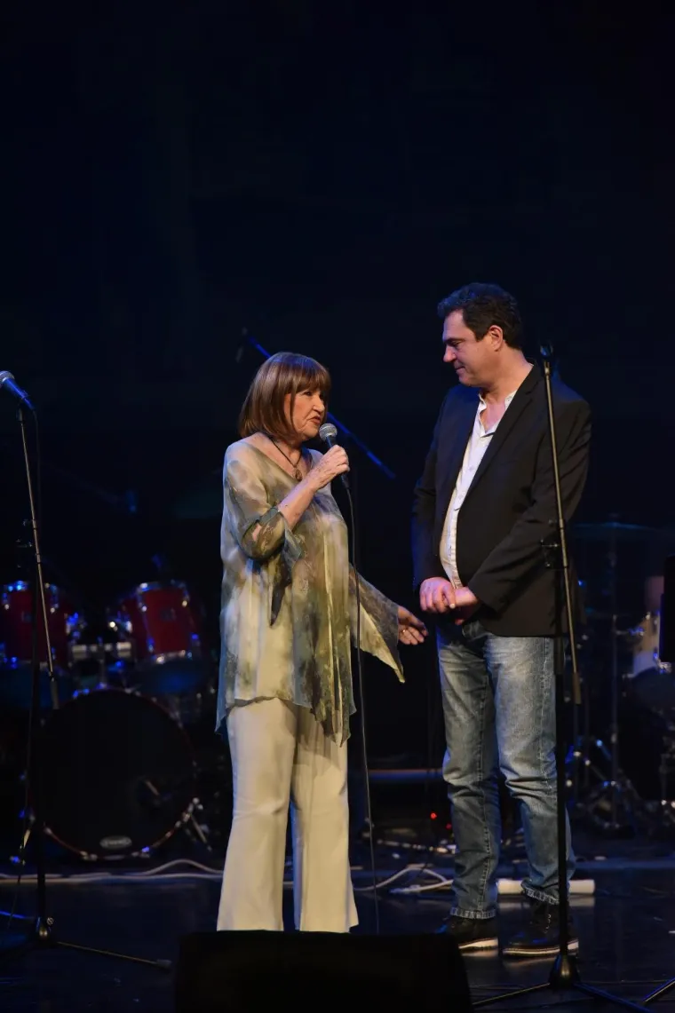 ALEN VITASOVIĆ PROSLAVIO VAŽNU OBLJETNICU: Na pozornici mu se pridružili otac i brat, plakao je kao malo dijete