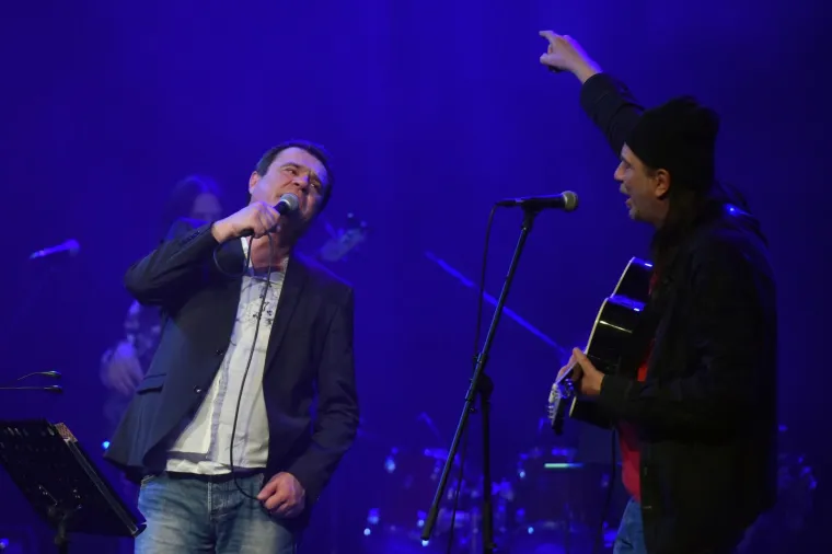 ALEN VITASOVIĆ PROSLAVIO VAŽNU OBLJETNICU: Na pozornici mu se pridružili otac i brat, plakao je kao malo dijete