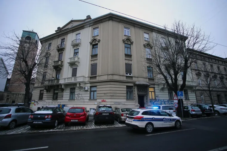 OČEVID U TIJEKU: U stanu na Prilazu Djure Deželića pronađeno mrtvo tijelo mu&scaron;karca