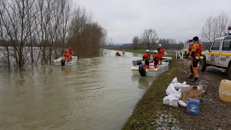 HGSS: Ronioci u ekstremnim uvjetima spriječili uru&scaron;avanje nasipa kod Tanca na Uni