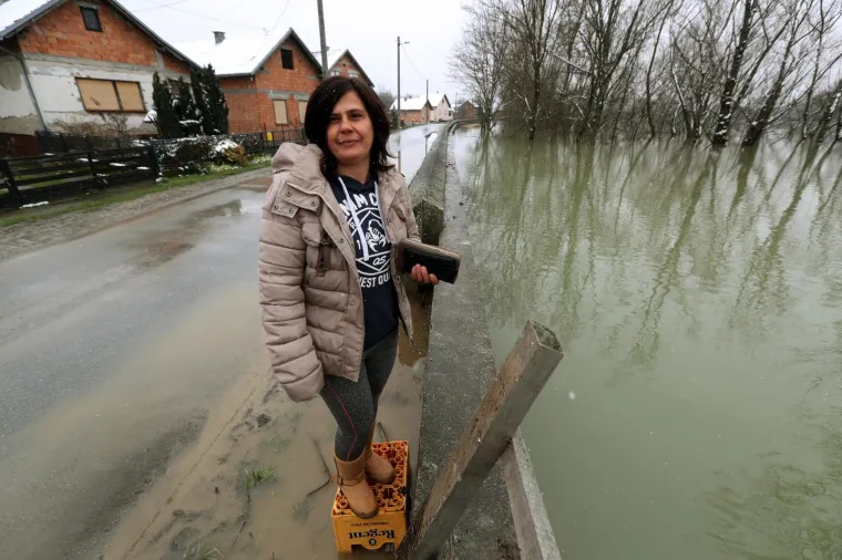 MJE&Scaron;TANI KO&Scaron;UTARNICE U STRAHU: Kuće su im odmah do nabujale rijeke, čekaju noć da vide kakav će biti vodostaj Save
