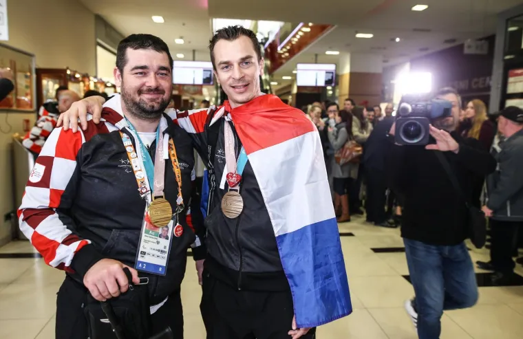 VRATILI SE PARAOLIMPIJCI: Dino Sokolović i Bruno Bo&scaron;njak pohvalili se medaljama