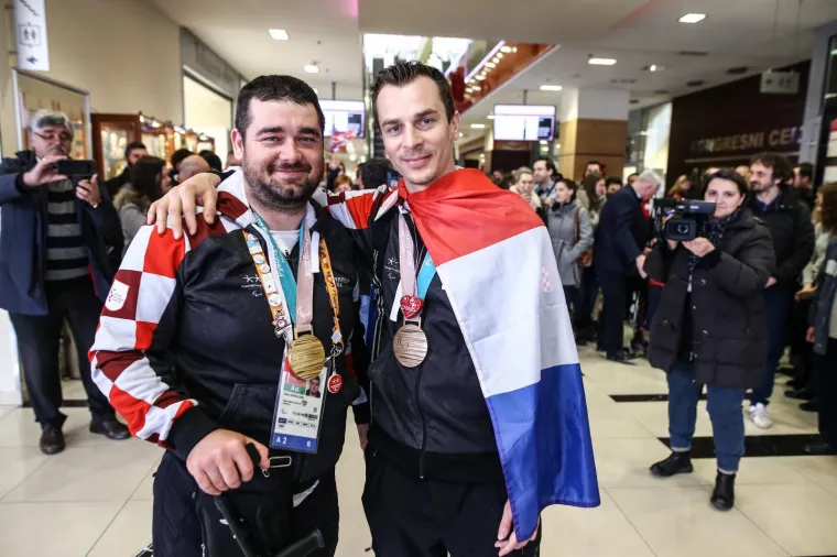 20.03.2018., Zagreb - Konferencija za medije povodom povratka reprezentacije s XII. Zimskih paraolimpijskih igara u Pjongcangu. Dino Sokolovic osvojio je zlato u slalomu, a Bruno Bosnjak  broncu u snowbordu.
Photo: Igor Soban/PIXSELL