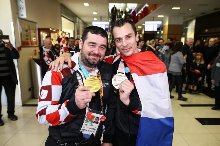 20.03.2018., Zagreb - Konferencija za medije povodom povratka reprezentacije s XII. Zimskih paraolimpijskih igara u Pjongcangu. Dino Sokolovic osvojio je zlato u slalomu, a Bruno Bosnjak  broncu u snowbordu.
Photo: Igor Soban/PIXSELL