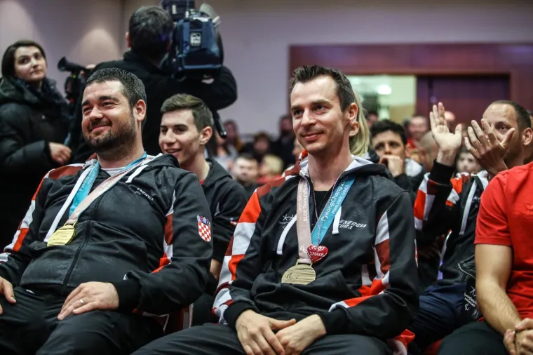 VRATILI SE PARAOLIMPIJCI: Dino Sokolović i Bruno Bo&scaron;njak pohvalili se medaljama