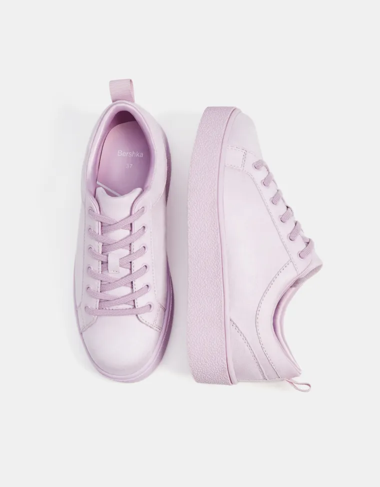 Pastelno ljubičaste tenisice s platformom u istoj boji, Bershka, 249,90 kuna
