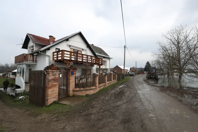 Sela Ko&scaron;utarica i Mlaka odsječeni od svijeta - HGSS, vatrogasci i vojska pomažu stanovni&scaron;tvu