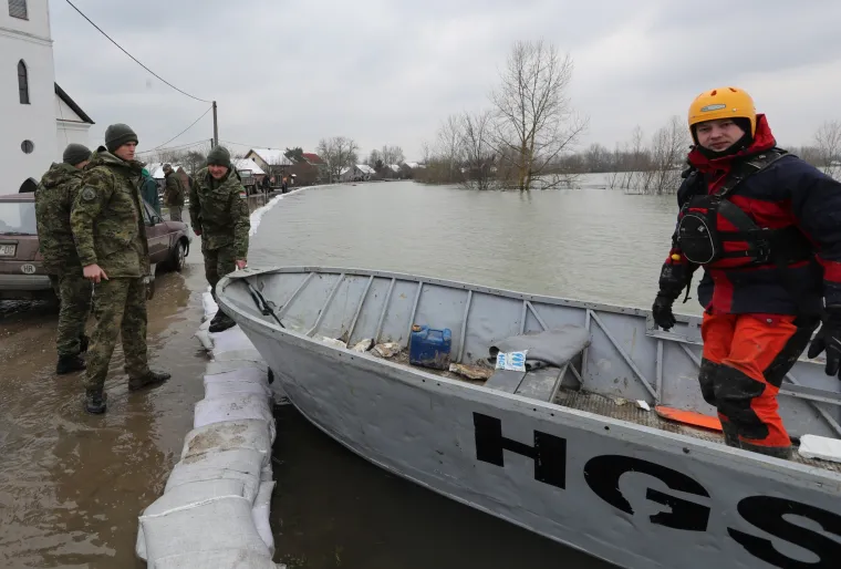 Sela Ko&scaron;utarica i Mlaka odsječeni od svijeta - HGSS, vatrogasci i vojska pomažu stanovni&scaron;tvu