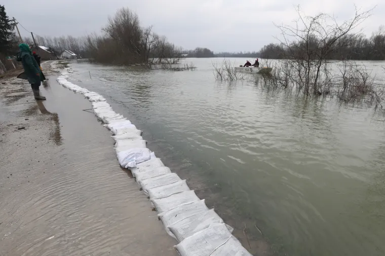 Sela Ko&scaron;utarica i Mlaka odsječeni od svijeta - HGSS, vatrogasci i vojska pomažu stanovni&scaron;tvu