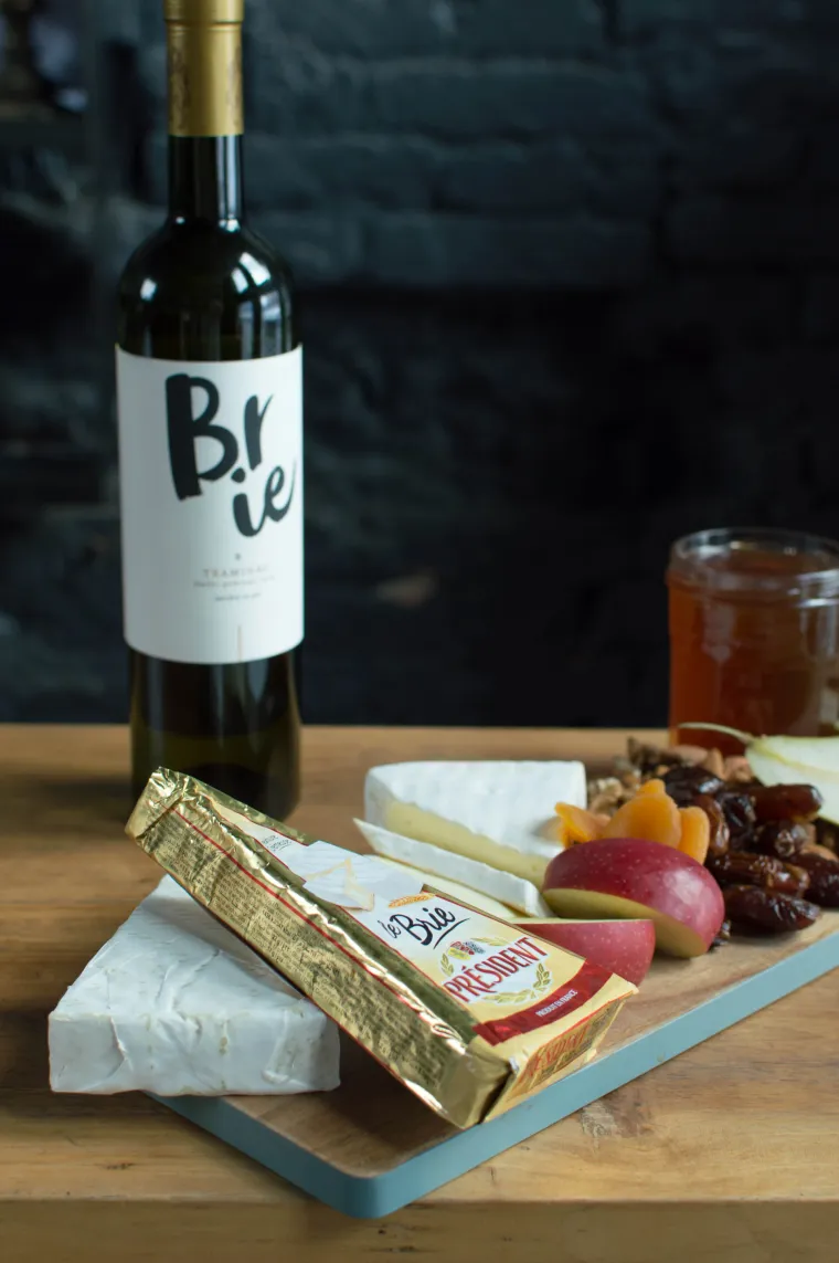 Evo kako servirati sir s voćem