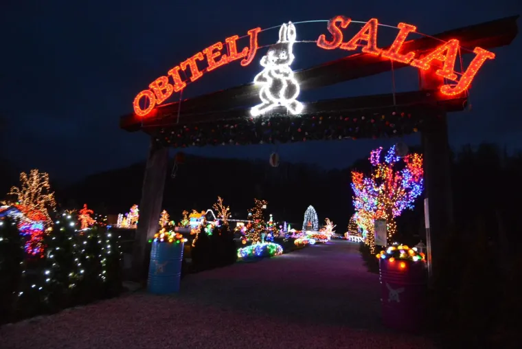 OBITELJ SALAJ IMA I USKRSNU PRIČU: Pogledajte kako su imanje u Čazmi okitili s 30.000 svijetlećih pisanica, pilića i zečića