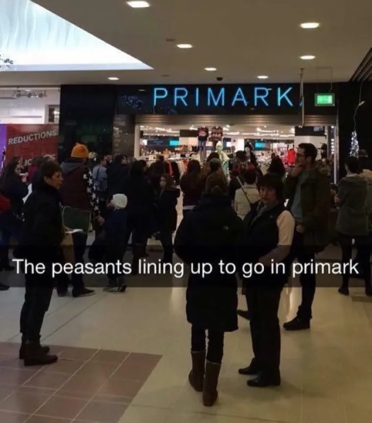 Ono što bogati klinci Instagrama objavljuju na društvenim mrežama ne bi bilo toliko loše samo po sebi da nemaju potrebu ismijavati siromašne. Razbacivanje i hvaljenje skupocjenim stvarima koje su zaradili njihovi roditelji je njihova stvar, no u galeriji smo okupili i brojne načine na koje se sprdaju sa siromašnima. Od njihove bahatosti mogao bi vam porasti tlak pa galeriju gledajte na vlastitu odgovornost.