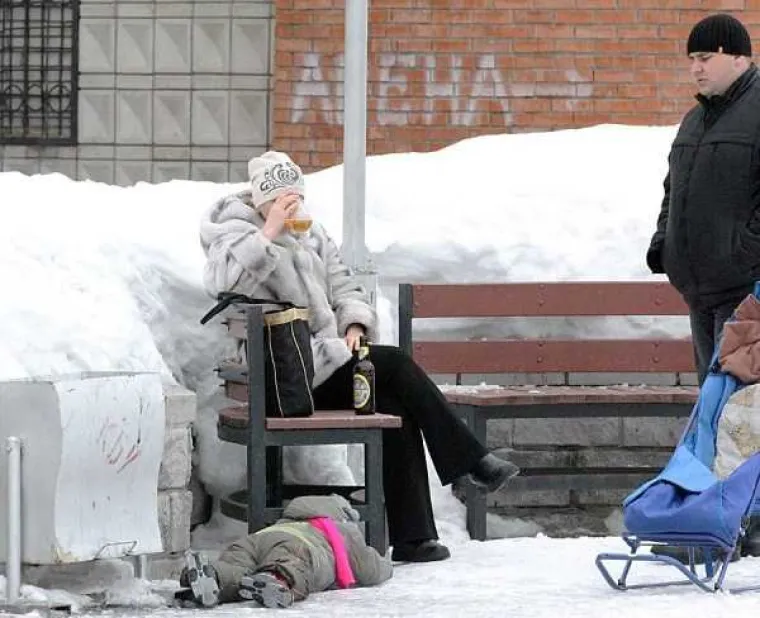NEOPISIVO JE ČIME SE SVE RUSI HVALE NA DRU&Scaron;TVENIM MREŽAMA: Prizori iz njihovih domova jo&scaron; su bizarniji od prizora s ulica