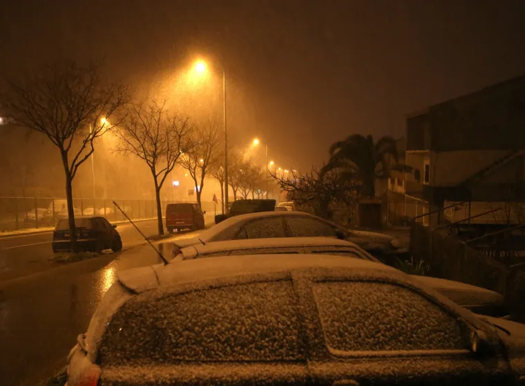 Snijeg zabijelio ulice grada Splita