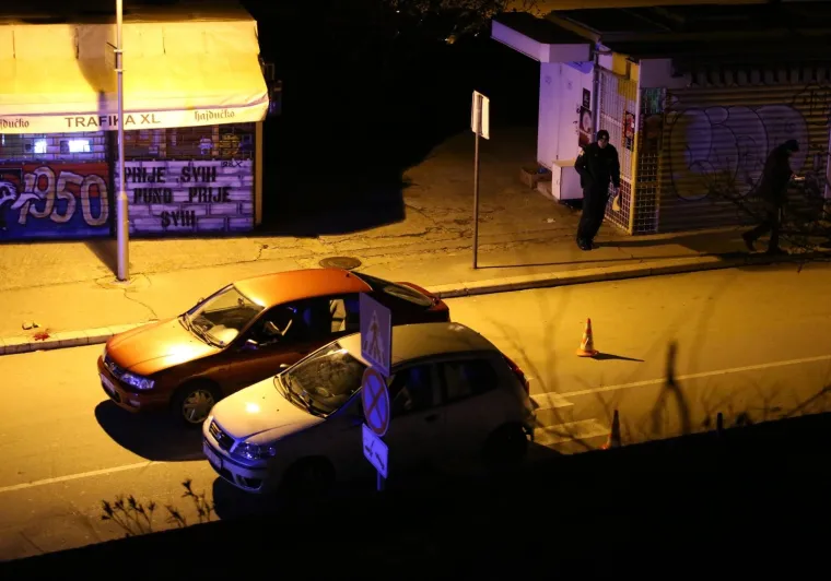 Policija je na mjestu događaja prona&scaron;la dva pi&scaron;tolja i uhitila dvije osobe, a u tijeku je kriminalistička istraga.