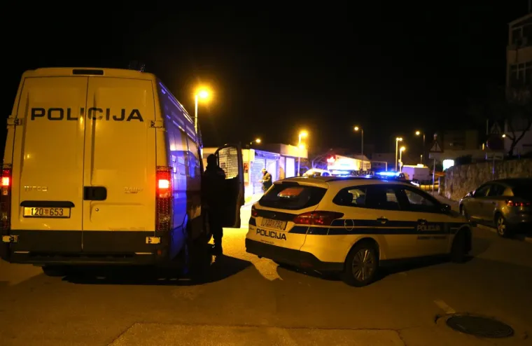 Policija je na mjestu događaja prona&scaron;la dva pi&scaron;tolja i uhitila dvije osobe, a u tijeku je kriminalistička istraga.