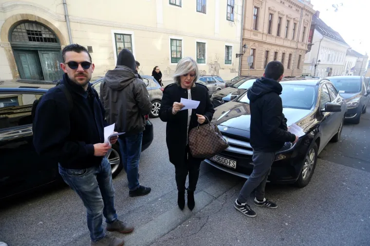 Navijači Dinama dijelili letke članovima Skup&scaron;tine protiv prodaje Dinama