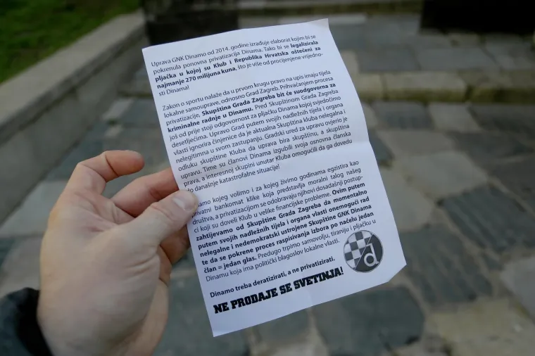 Navijači Dinama dijelili letke članovima Skup&scaron;tine protiv prodaje Dinama