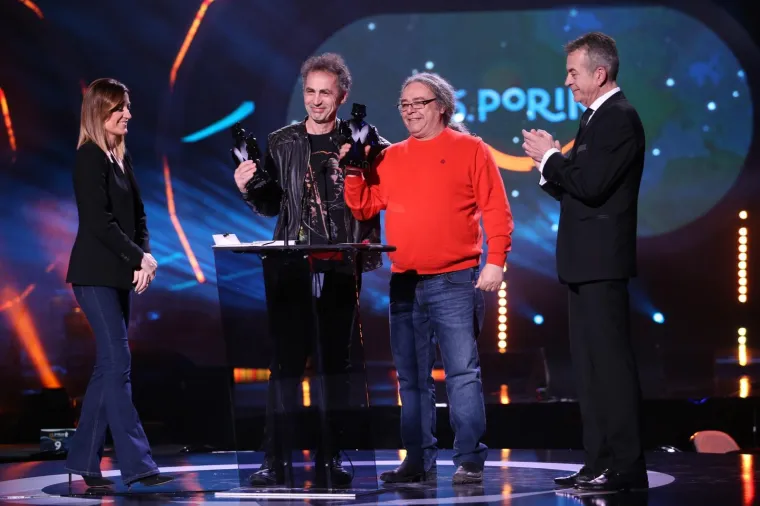 MIA DIM&Scaron;IĆ SJALA U RUŽIČASTOJ HALJINI: Mlada pjevačica napunila ruke kipićima uoči 25. dodjele Porina