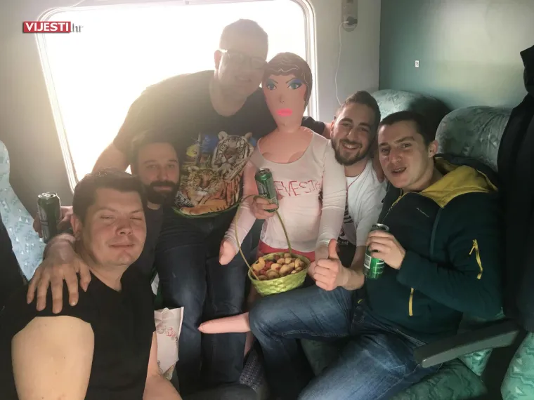 Urnebes u HŽ-u: u vlak Zurich - Beograd unijeli lutku za napuhavanje i dijelili falusiodne kolačiće