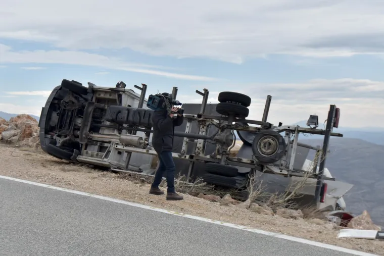 KAOS PREMA MORU: Orkanska bura na istom mjestu na cesti Gračac - Zaton Obrovački prevrnula dva kamiona