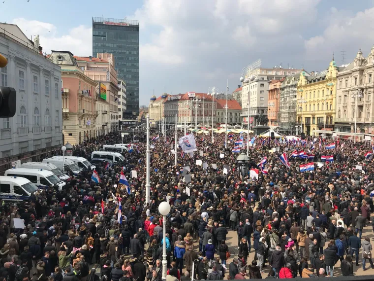 Tisuće ljudi protiv IK: prosvjednici Plenkoviću pjevali 'kunem ti se Bogom, neću vi&scaron;e s tobom, Andreja'