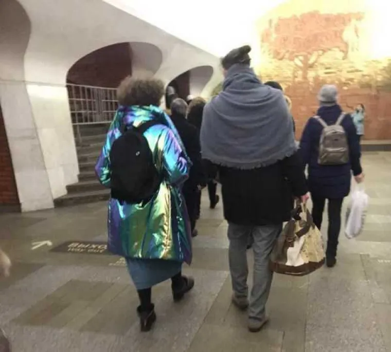 RUSKE PODZEMNE ŽELJEZNICE SU PRAVI MIKROKOZMOS UŽASNE MODE: Jako se trude spojiti nespojivo, ali im baš ne ide