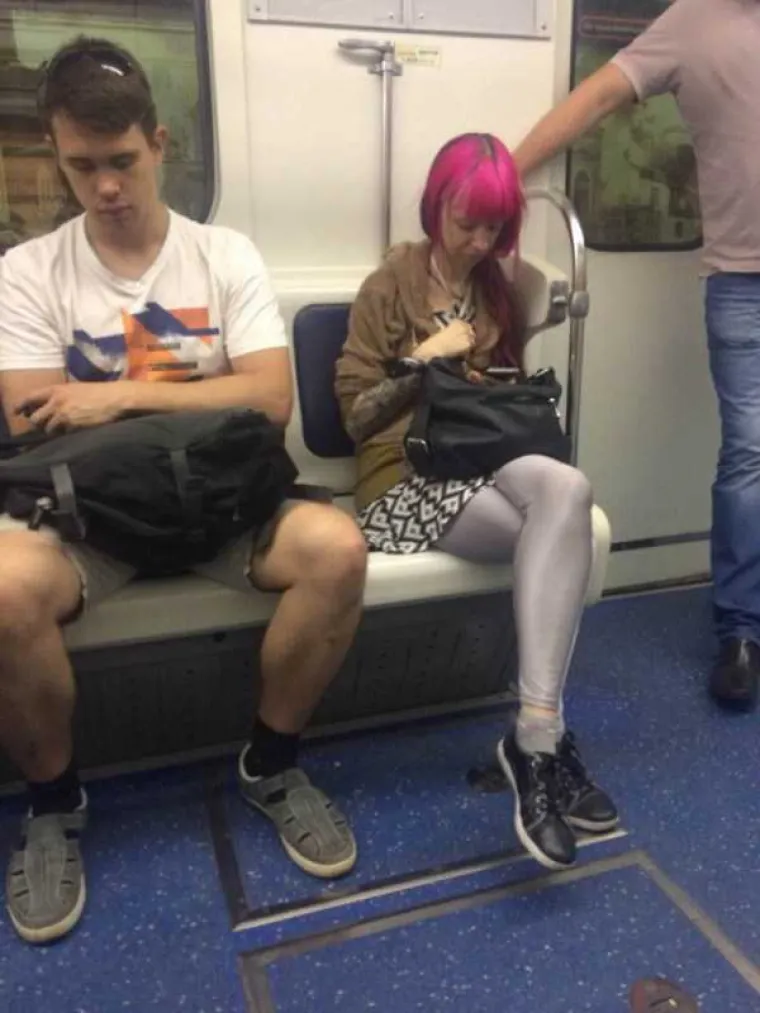 RUSKE PODZEMNE ŽELJEZNICE SU PRAVI MIKROKOZMOS UŽASNE MODE: Jako se trude spojiti nespojivo, ali im ba&scaron; ne ide