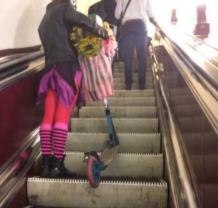 RUSKE PODZEMNE ŽELJEZNICE SU PRAVI MIKROKOZMOS UŽASNE MODE: Jako se trude spojiti nespojivo, ali im ba&scaron; ne ide