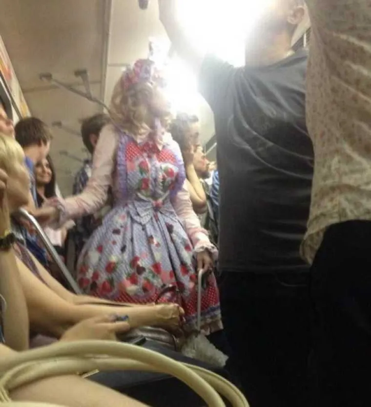 RUSKE PODZEMNE ŽELJEZNICE SU PRAVI MIKROKOZMOS UŽASNE MODE: Jako se trude spojiti nespojivo, ali im ba&scaron; ne ide