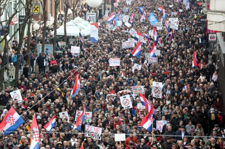 FOTOGALERIJA: Tisuće ljudi okupilo se na prosvjedu protiv ratifikacije Istanbulske konferencije