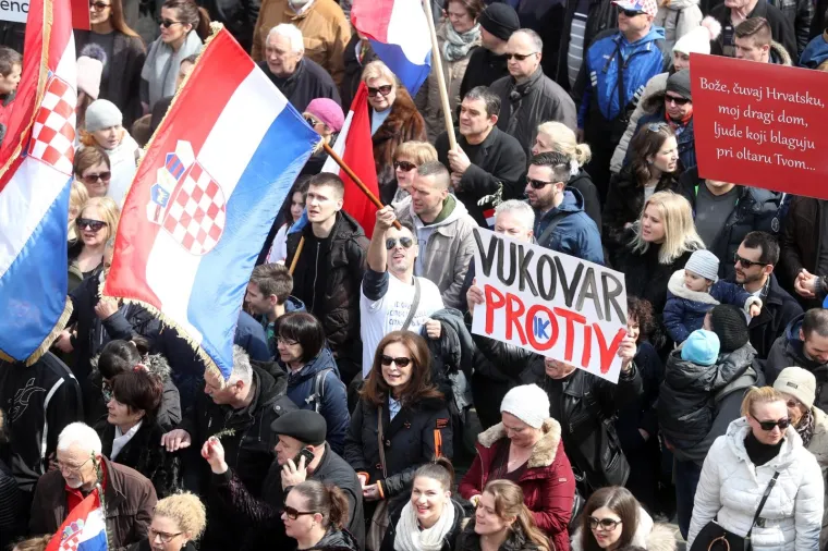 FOTOGALERIJA: Tisuće ljudi okupilo se na prosvjedu protiv ratifikacije Istanbulske konferencije