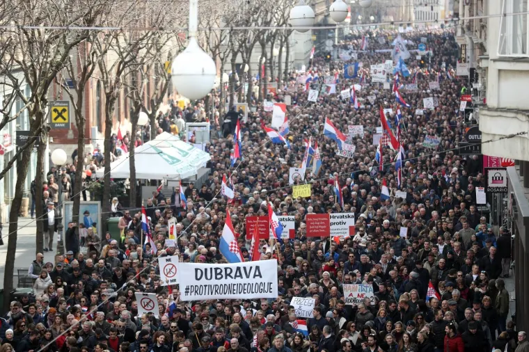 FOTOGALERIJA: Tisuće ljudi okupilo se na prosvjedu protiv ratifikacije Istanbulske konferencije