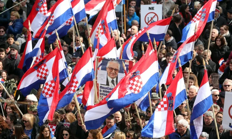 FOTOGALERIJA: Tisuće ljudi okupilo se na prosvjedu protiv ratifikacije Istanbulske konferencije