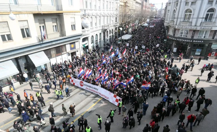 FOTOGALERIJA: Tisuće ljudi okupilo se na prosvjedu protiv ratifikacije Istanbulske konferencije