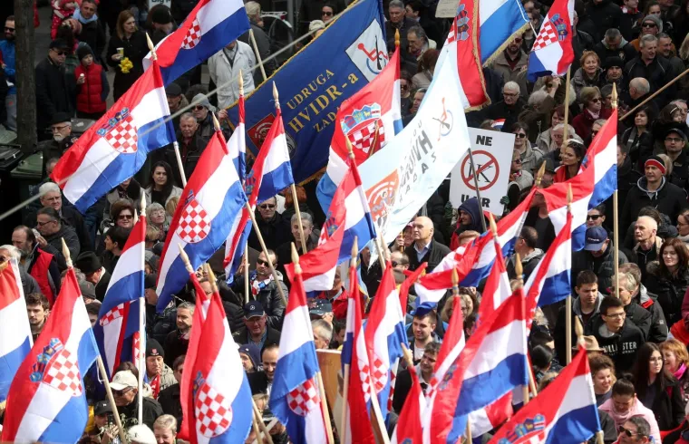 FOTOGALERIJA: Tisuće ljudi okupilo se na prosvjedu protiv ratifikacije Istanbulske konferencije