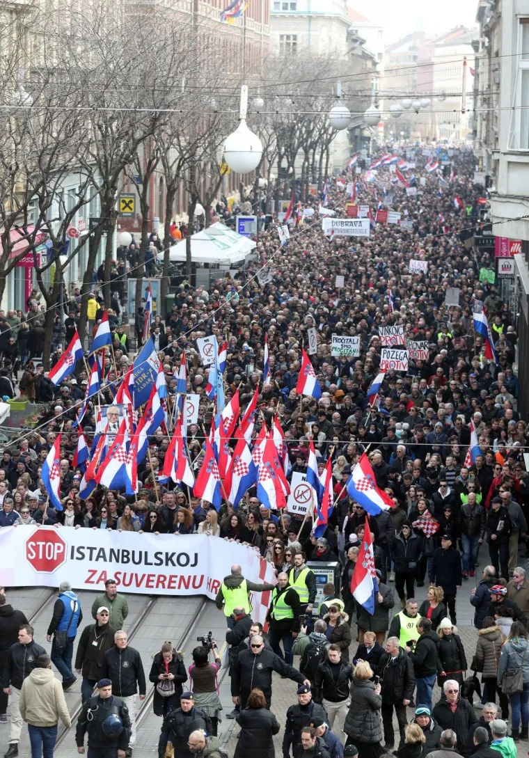 FOTOGALERIJA: Tisuće ljudi okupilo se na prosvjedu protiv ratifikacije Istanbulske konferencije