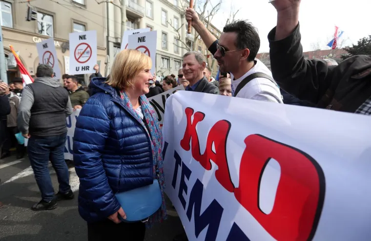 FOTOGALERIJA: Tisuće ljudi okupilo se na prosvjedu protiv ratifikacije Istanbulske konferencije