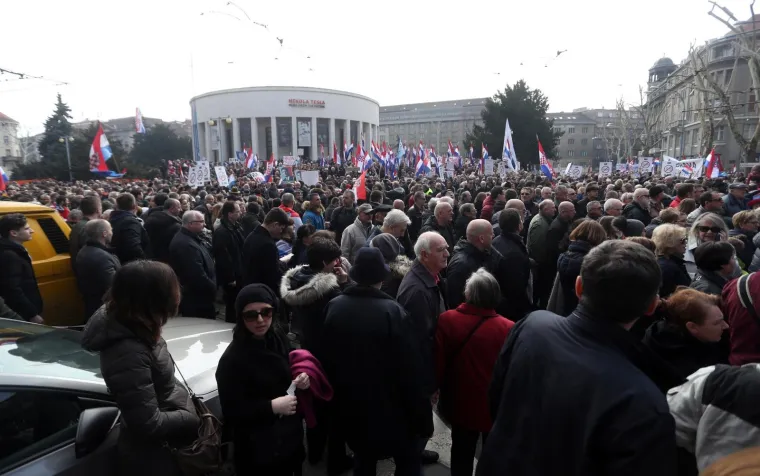 FOTOGALERIJA: Tisuće ljudi okupilo se na prosvjedu protiv ratifikacije Istanbulske konferencije