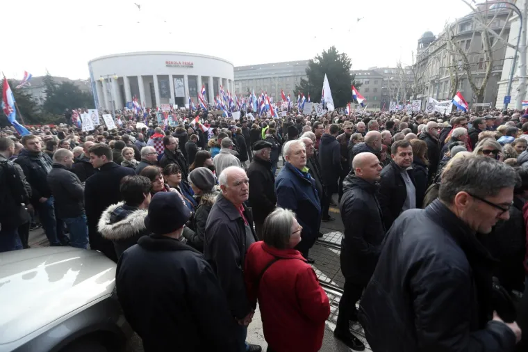 FOTOGALERIJA: Tisuće ljudi okupilo se na prosvjedu protiv ratifikacije Istanbulske konferencije