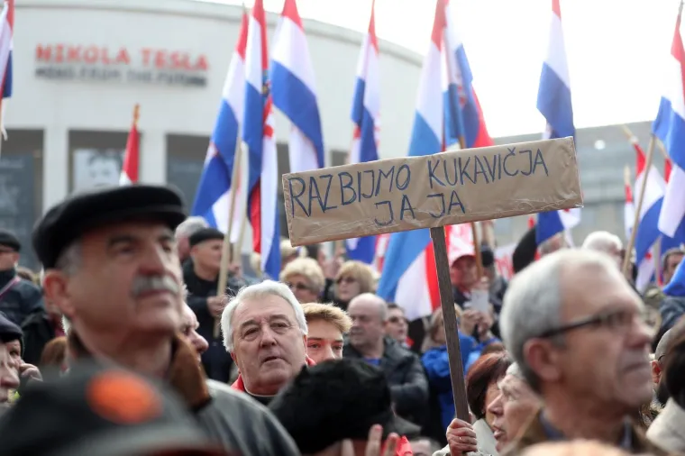FOTOGALERIJA: Tisuće ljudi okupilo se na prosvjedu protiv ratifikacije Istanbulske konferencije