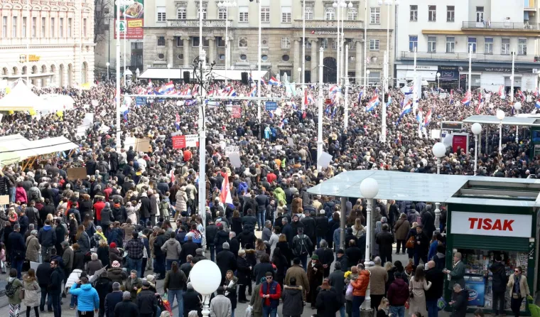 FOTOGALERIJA: Tisuće ljudi okupilo se na prosvjedu protiv ratifikacije Istanbulske konferencije