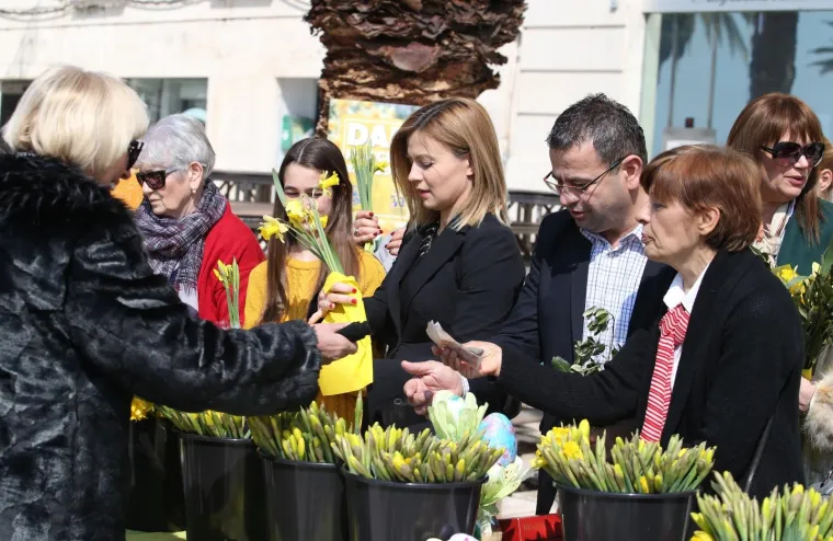 Humanitarna prodaja cvijeća održala se i u Splitu.