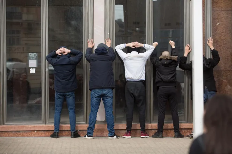 ONI SU RAZBIJALI CENTAR ZAGREBA: Čeka se potvrda policije, no čini se da su u pitanju navijači pristigli na utakmicu