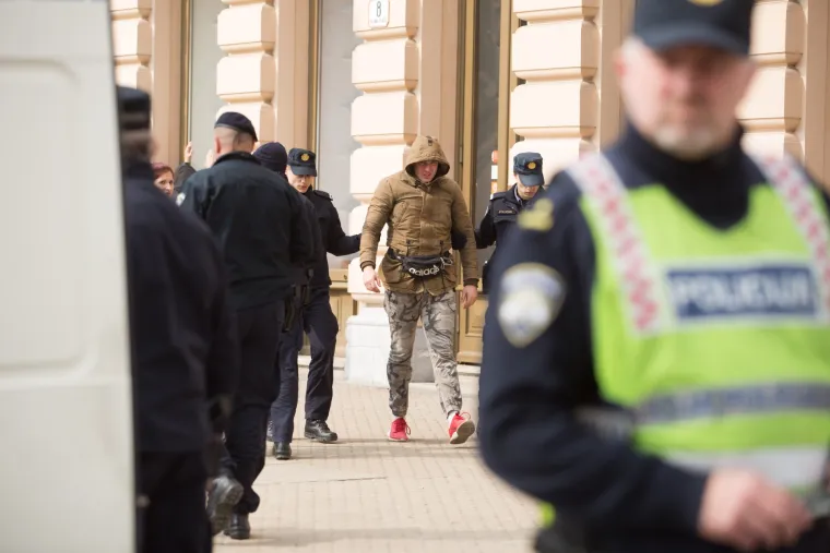 Policija privela veliku skupinu ljudi koja je razbijala po sredi&scaron;tu Zagreba