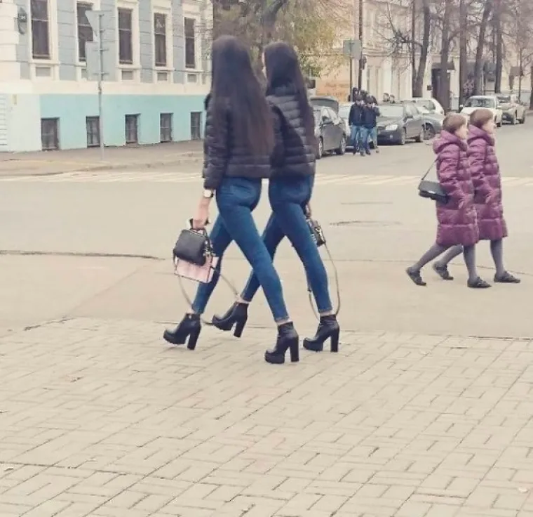 U geleriji smo okupili bizarne i neobjašljive prizore sa svih strana svijeta. Bilo da je riječ o modnim izletima ili posve neprisiljenim izletima u bizarnu, ove prizore je jako teško objasniti. Ako se želite okušati u objašnjavaju, bacite oko na galeriju.