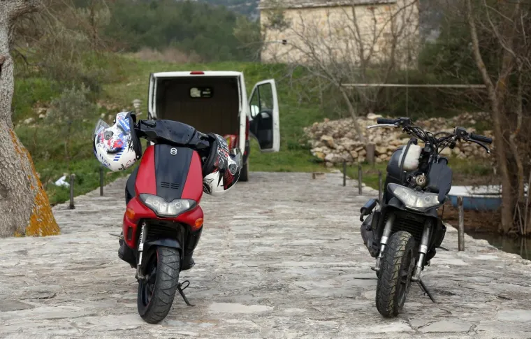 VELIKA POTRAGA NAKON PREVRTANJA BRODICE: Jedan od četiri maloljetnika nije isplivao na obalu nakon prevrtanja čamca